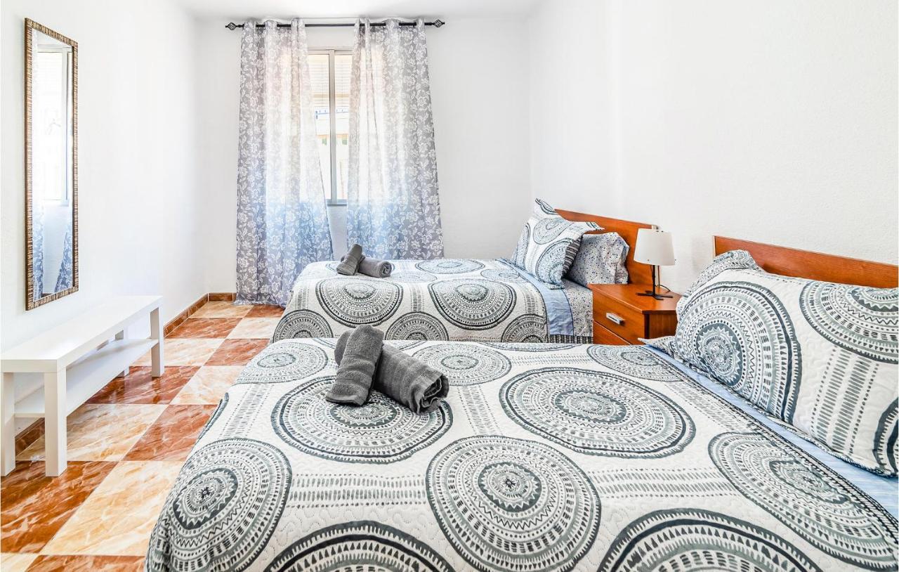 Beautiful Apartment In Cordoba With Kitchenette Exteriör bild