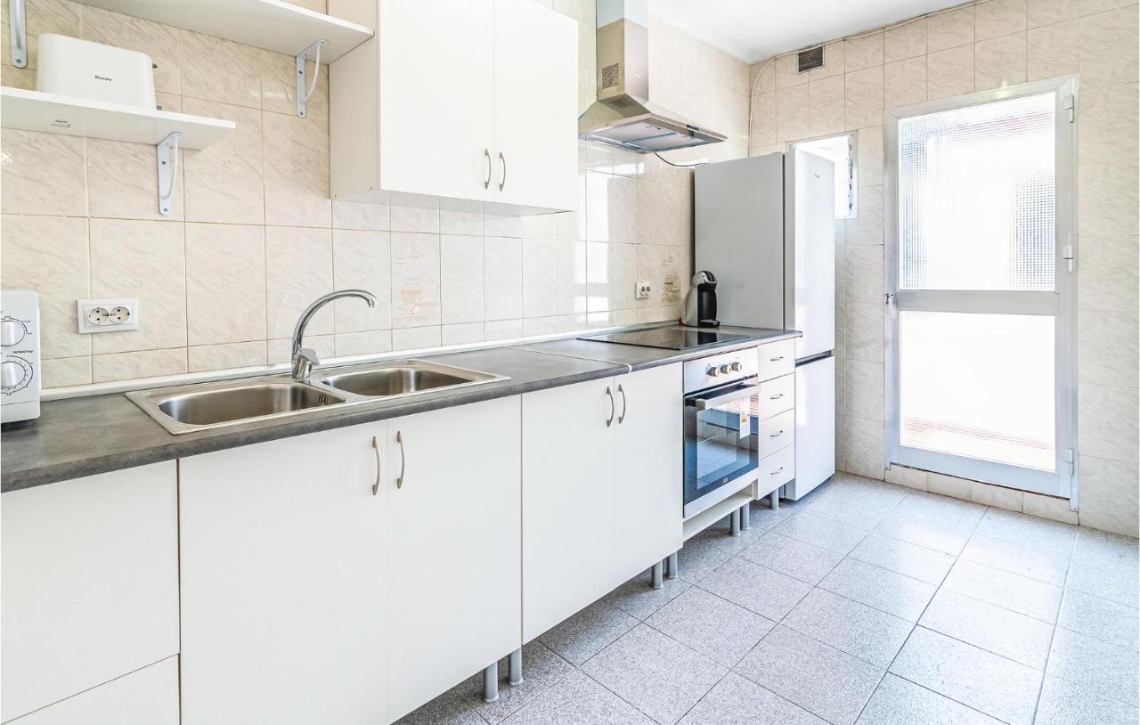Beautiful Apartment In Cordoba With Kitchenette Exteriör bild